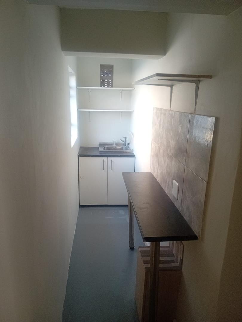 To Let 1 Bedroom Property for Rent in Humewood Eastern Cape
